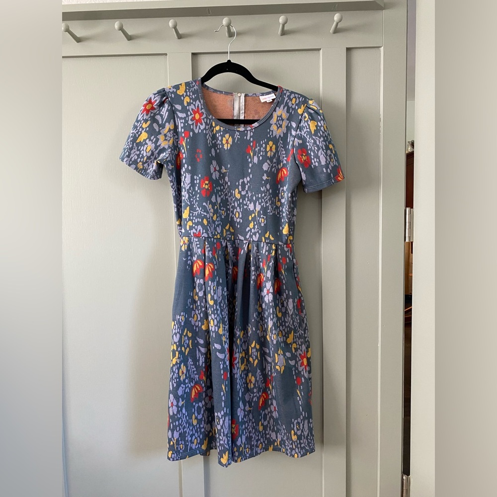 Floral, pleated, A-line dress with pockets, short sleeves and exposed zipper